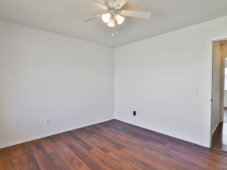 6300 Vonnie Ct — Photo 15