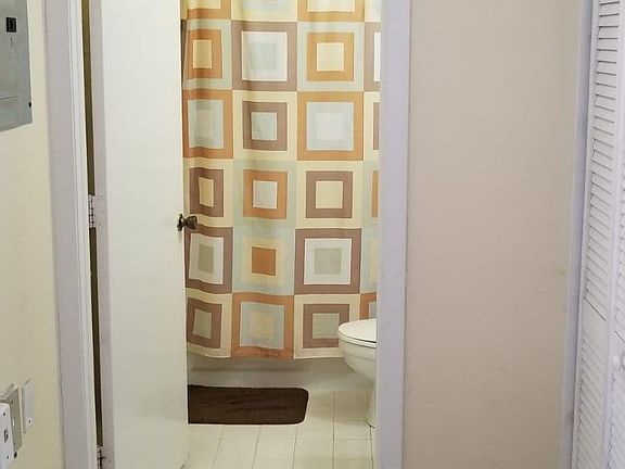 5th image of 8021 Lake Dr APT 202
