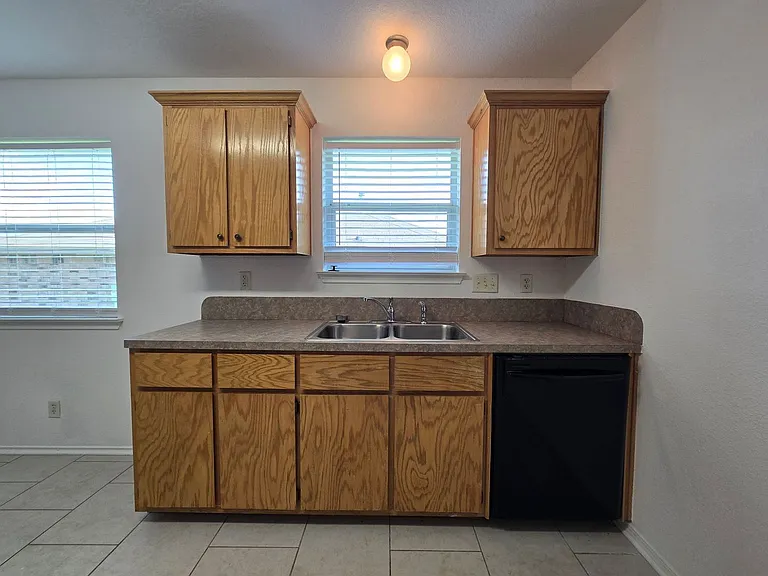 3906 Kevin Shaw Dr — Photo 6