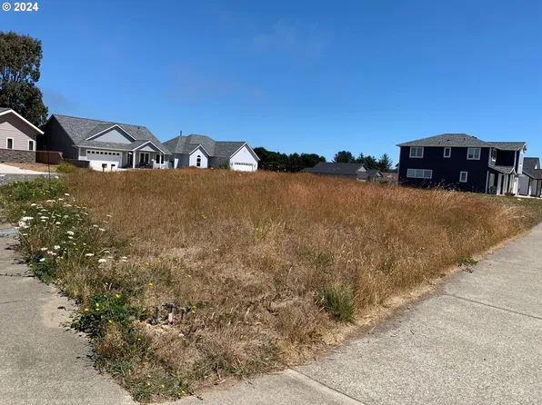 843 Spyglass Dr, Bandon, OR 97411