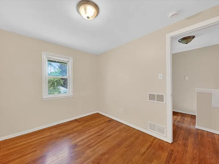 8123 Manor St — Photo 11