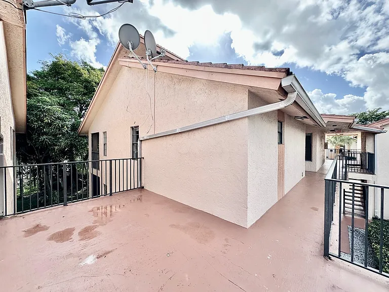 1917 NW 94th Ave #204A — Photo 34