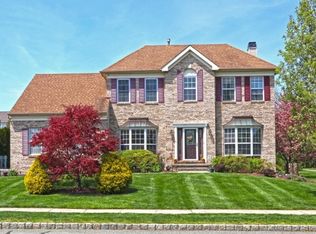 443 Hamilton Dr, Stewartsville, NJ 08886