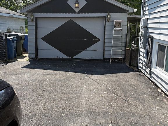 3rd image of 220 Harrison St