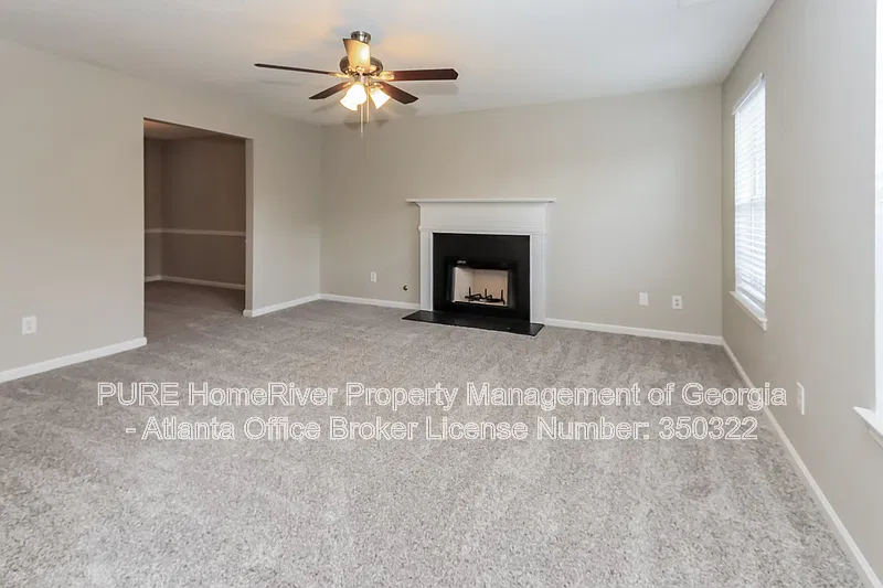 3 bed, 2.5 bath, 1965 sqft, $1,985 — Photo 2