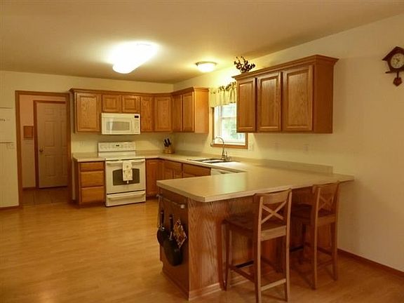 4th image of 2002 Country Ln