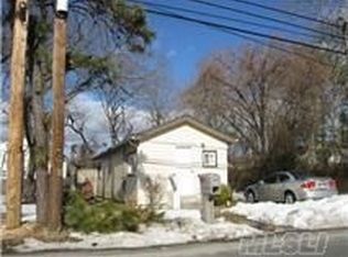 41 Irving Ave, Wyandanch, NY 11798