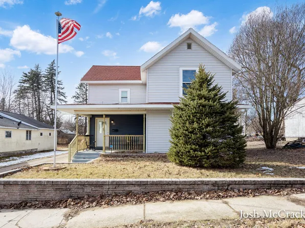 323 Lewis St, Belding, MI 48809