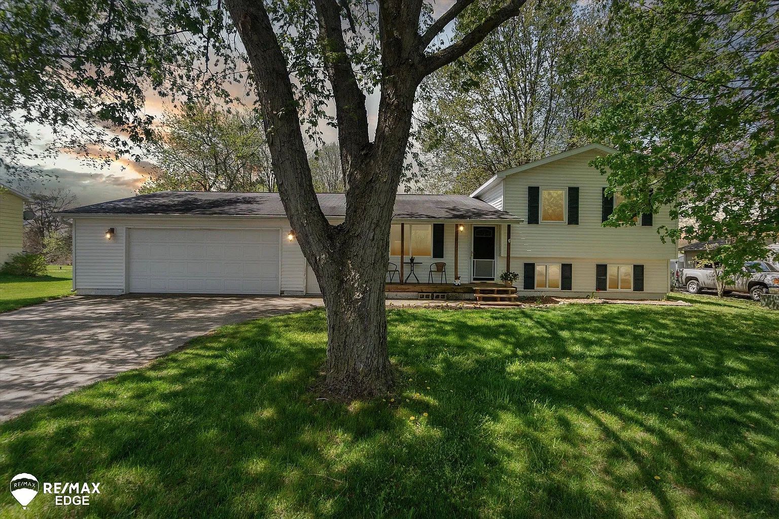 2537 Julie Dr photo 1