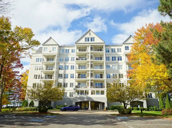 12 Mountain Laurels Drive #107, Nashua, NH 03062