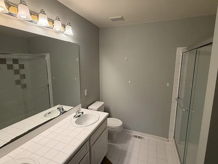 22651 NE 4th Pl — Photo 32