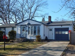 17 Hobbs Rd, Warwick, RI 02889