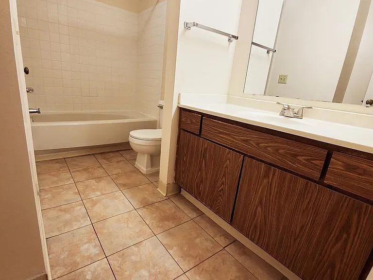Sugarbush Apartments — Photo 165
