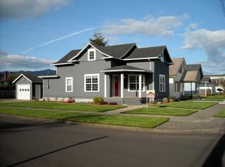 2302 6th St, Tillamook, OR 97141