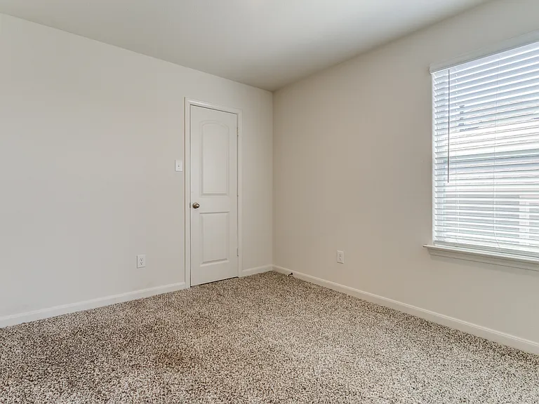 326 Stone Ct — Photo 13