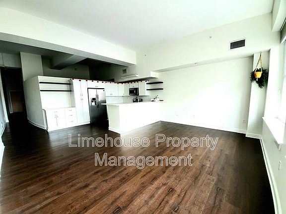 4th image of 237 Granby St Unit 30