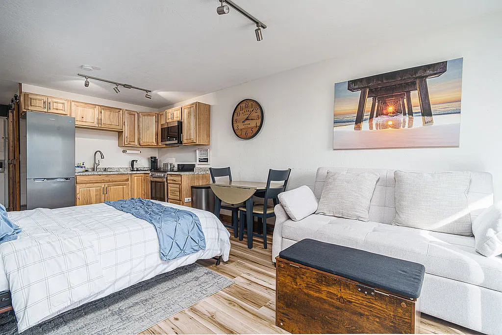 Studio, 384 sqft, $1,500 — Photo 4