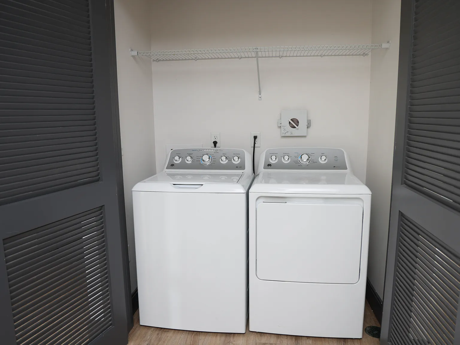 2 bed, 1012 sqft, $1,945 — Photo 3