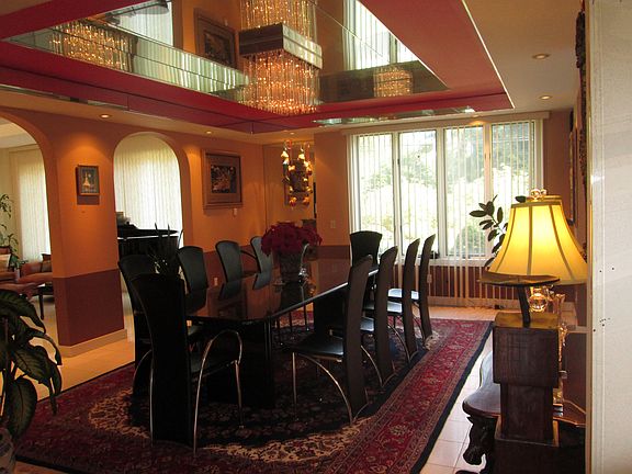 3rd image of 7 Christine Ct