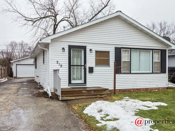 219 E Willow Dr, Round Lake Park, IL 60073