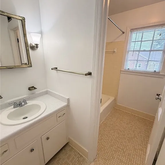 139 E 55th St — Photo 10