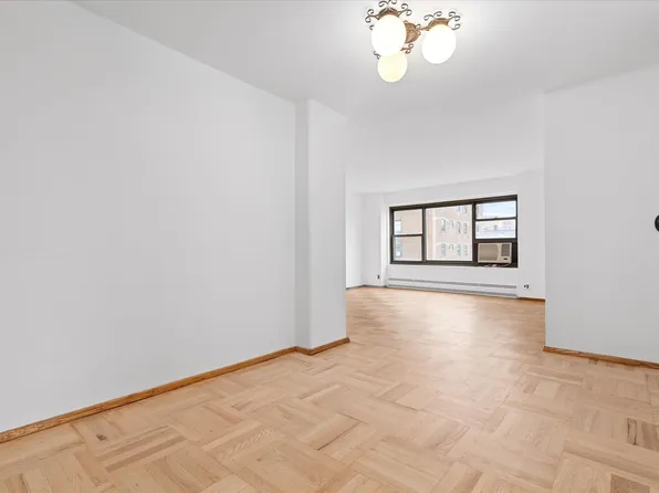 21-50 33rd Road #12AB, Astoria, NY 11106