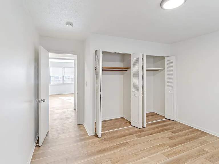 Foreman Apartments — Photo 25