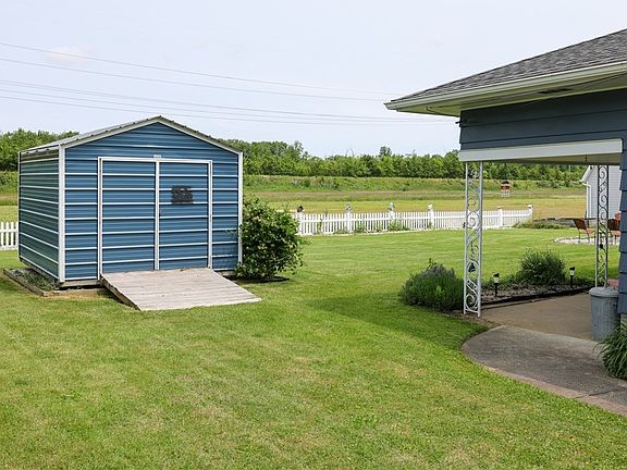 5th image of 42008 Debra Dr