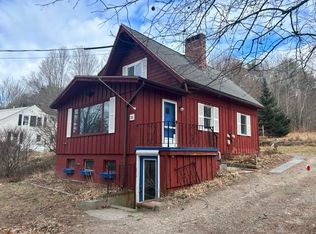 31 Main St, Raymond, ME 04071