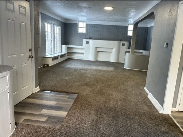 1490 Wells St APT 1, Burton, MI 48529