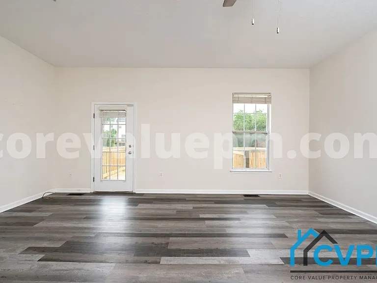 255 Seneca Ter — Photo 9
