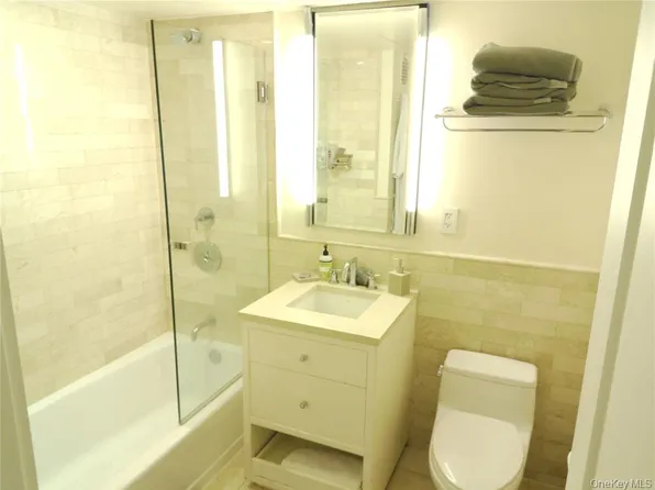 200 East 66th Street image 11 of 20