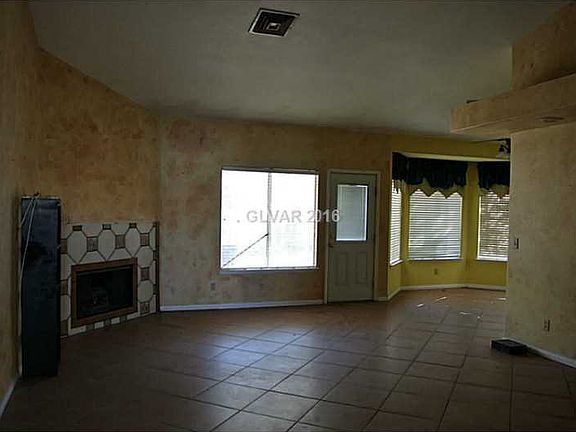 2nd image of 1940 Balzac Dr