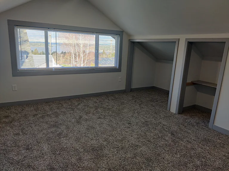 Bedroom 4 (upper level)