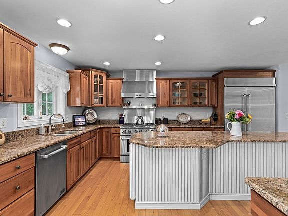 2nd image of 33 Pond View Dr