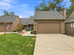 10330 S Clubside Ct, Olathe, KS 66061