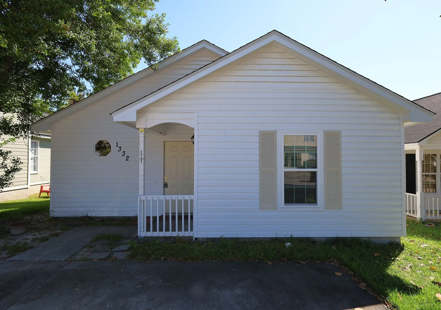 1332 Edgewood Drive — Photo 1