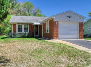 15 Quaker Ln, Whiting, NJ 08759