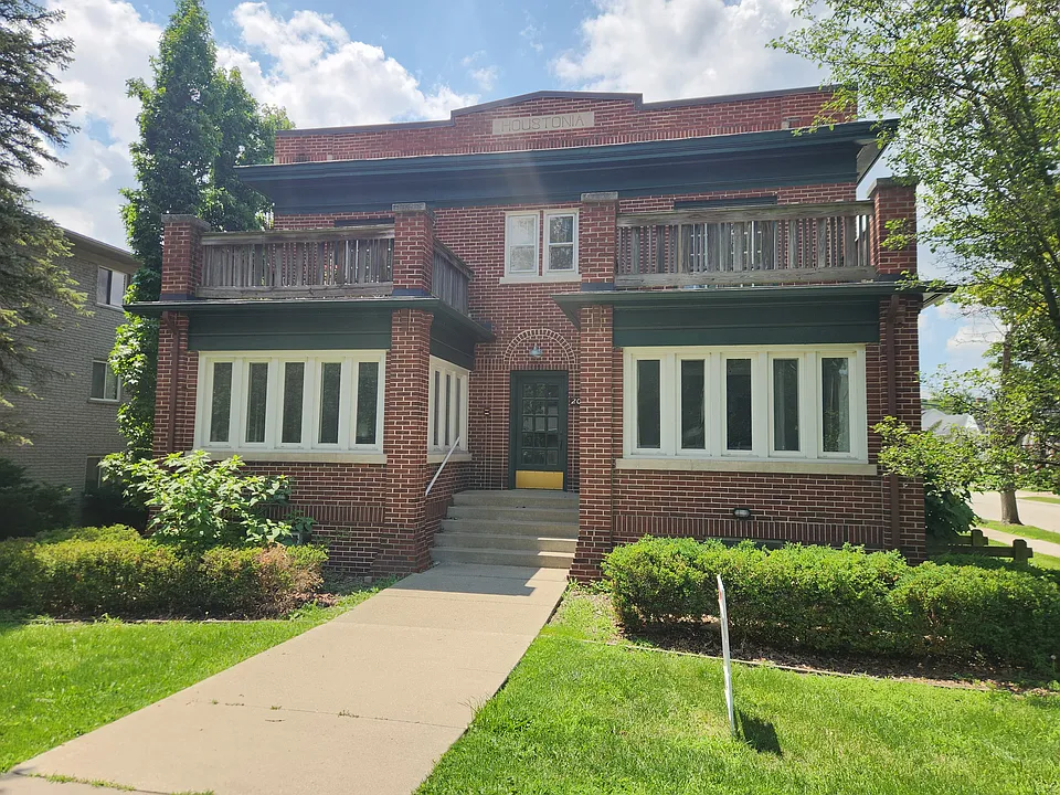 2041 N Main St #1