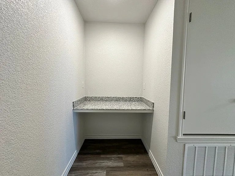 117A Dolphin Dr — Photo 14