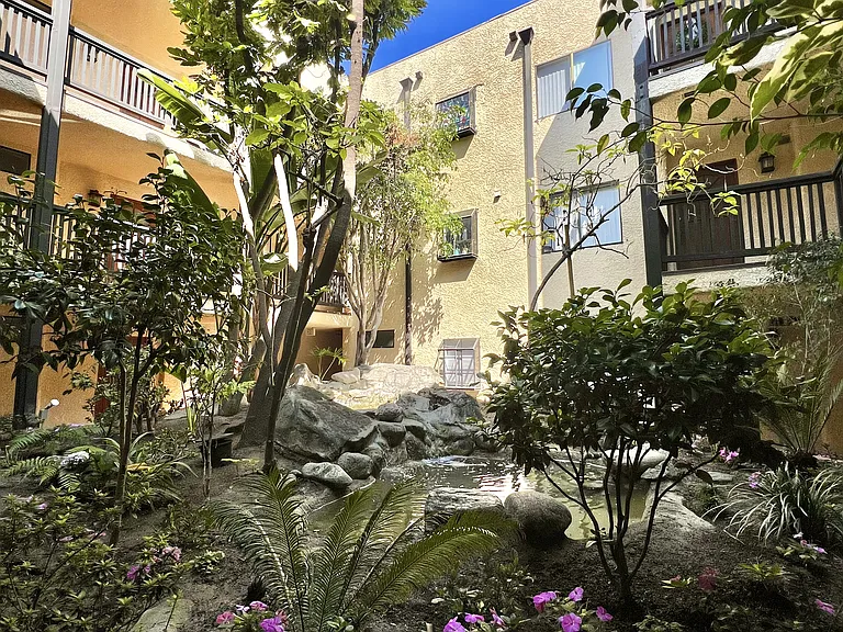ROYAL CAMDEN APARTMENTS — Photo 9
