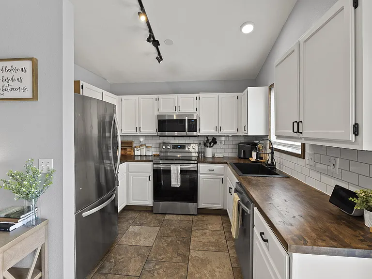4570 Lincoln Plaza Dr — Photo 12