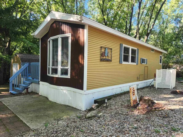 495 Sunset Cir, Edgerton, WI 53534