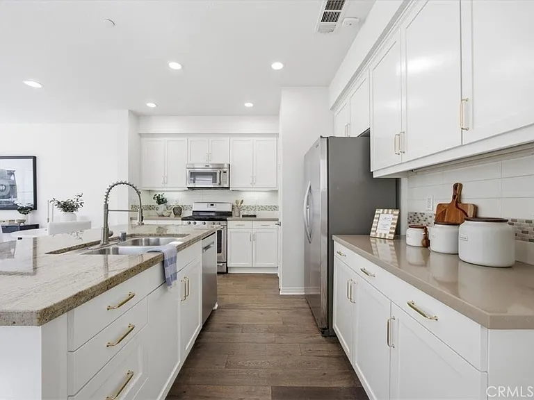 12921 Union Ave #107 — Photo 3