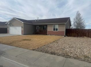 609 Olive Cir, Rawlins, WY 82301