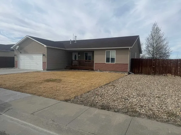 609 Olive Cir, Rawlins, WY 82301