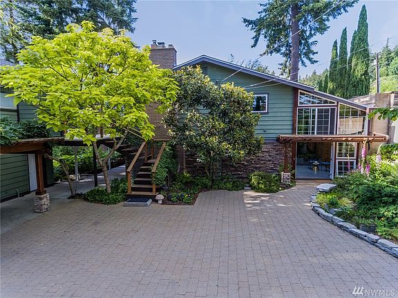 2nd image of 1627 E Lake Sammamish Pkwy NE