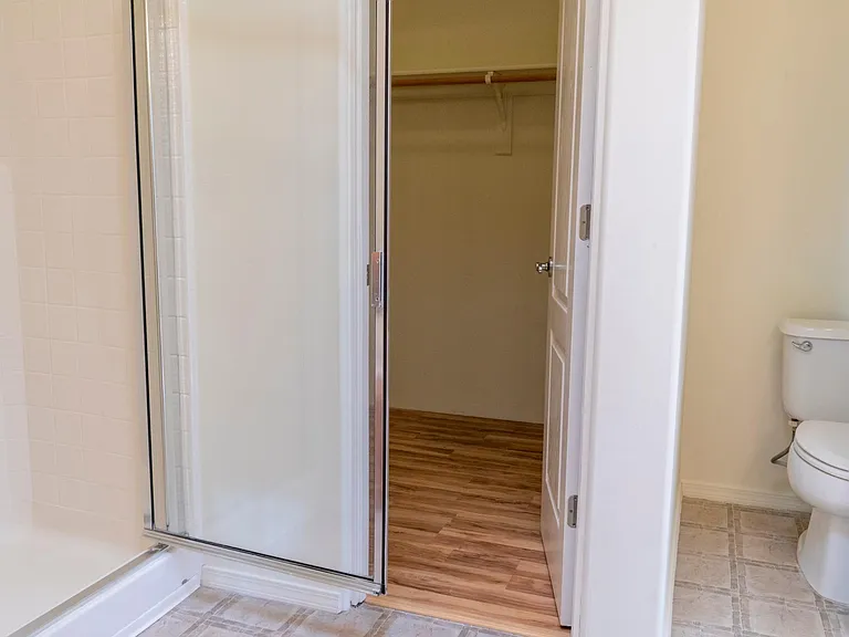 Main bedroom walk-in closet