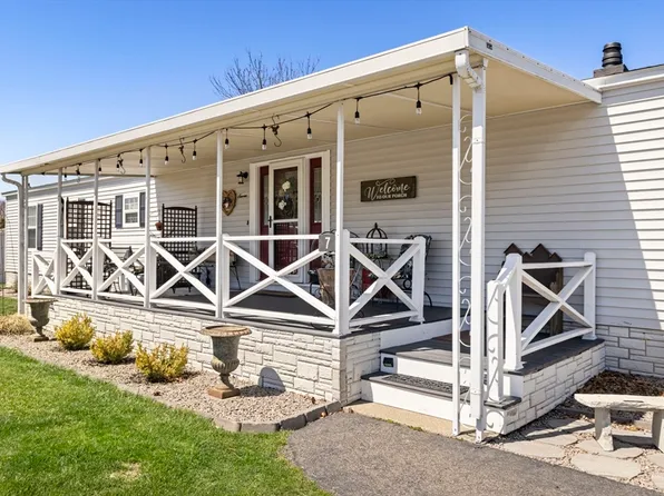 7 Elliott Dr, Plainville, MA 02762
