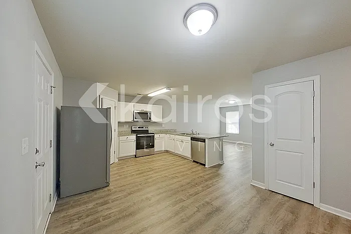 4 bed, 3.0 bath, 1811 sqft, $2,025 — Photo 4